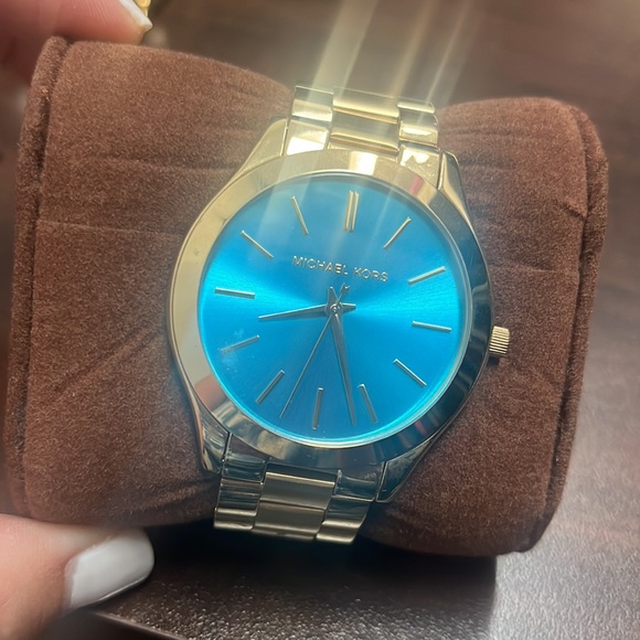 Michael Kors Women's Slim Runway Gold-Tone Stainless Steel Watch MK3265 - Picture 4 of 7